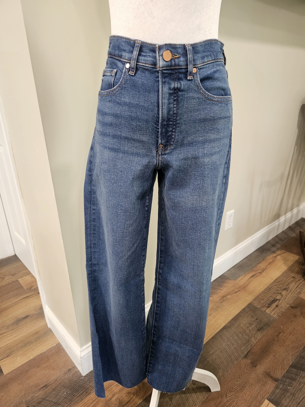 High-Waisted Wide-Leg Women’s Jeans - Medium Blue Wash